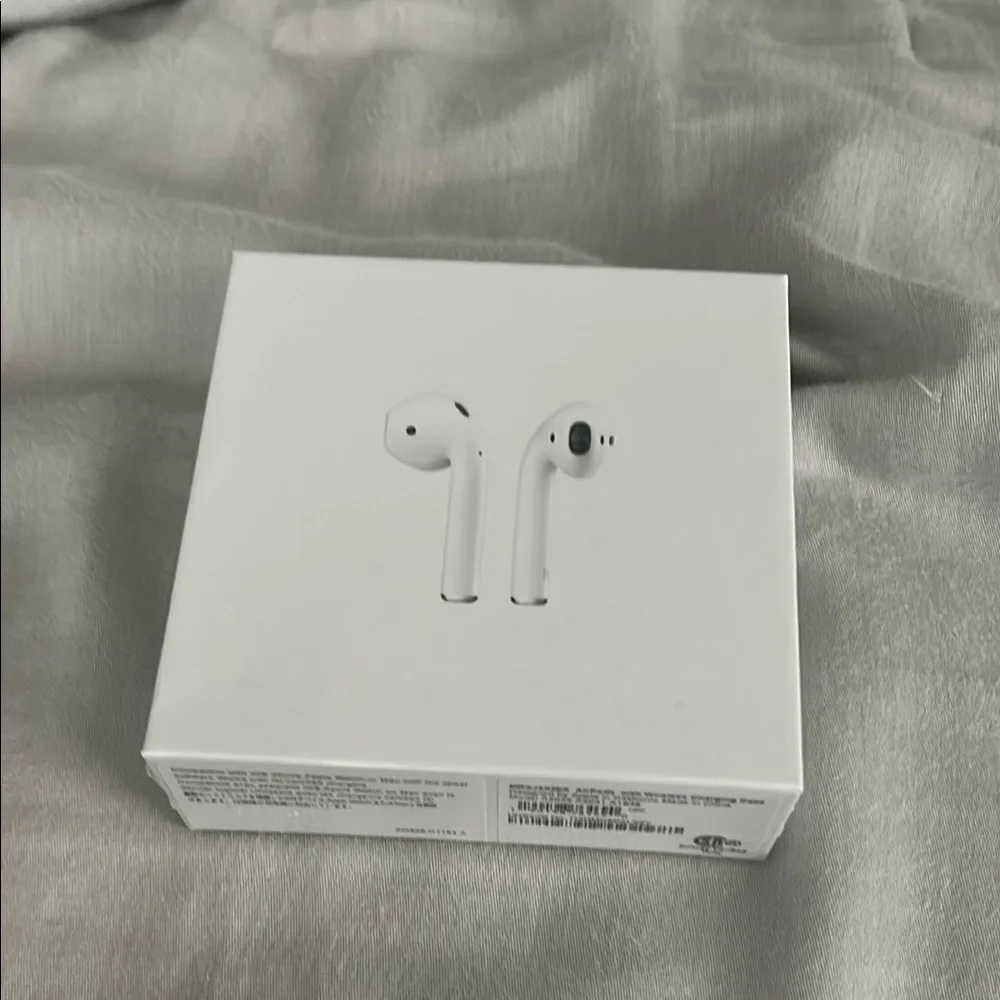 Apple AirPods with Wireless Charging Case - White